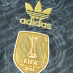 لوگوی آدیداس و جام باشگاه های جهان