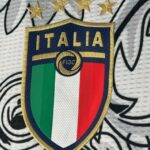 لوگوی ایتالیا روی لباس کانسپت ورساچه ایتالیا