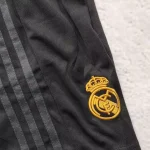 لوگوی رئال مادرید روی کیت سوم
